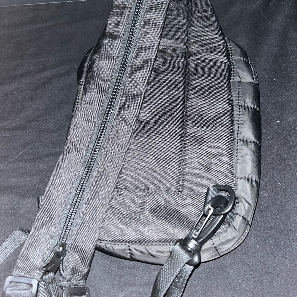 Reebok Women’s Crossbody Sling Bag 8 1/2” X 10 1/2” - Picture 4 of 4
